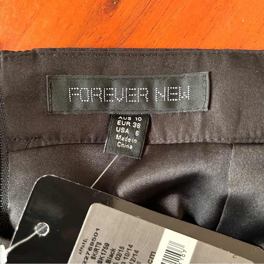 Forever New Black skirt - Picture 2 of 3